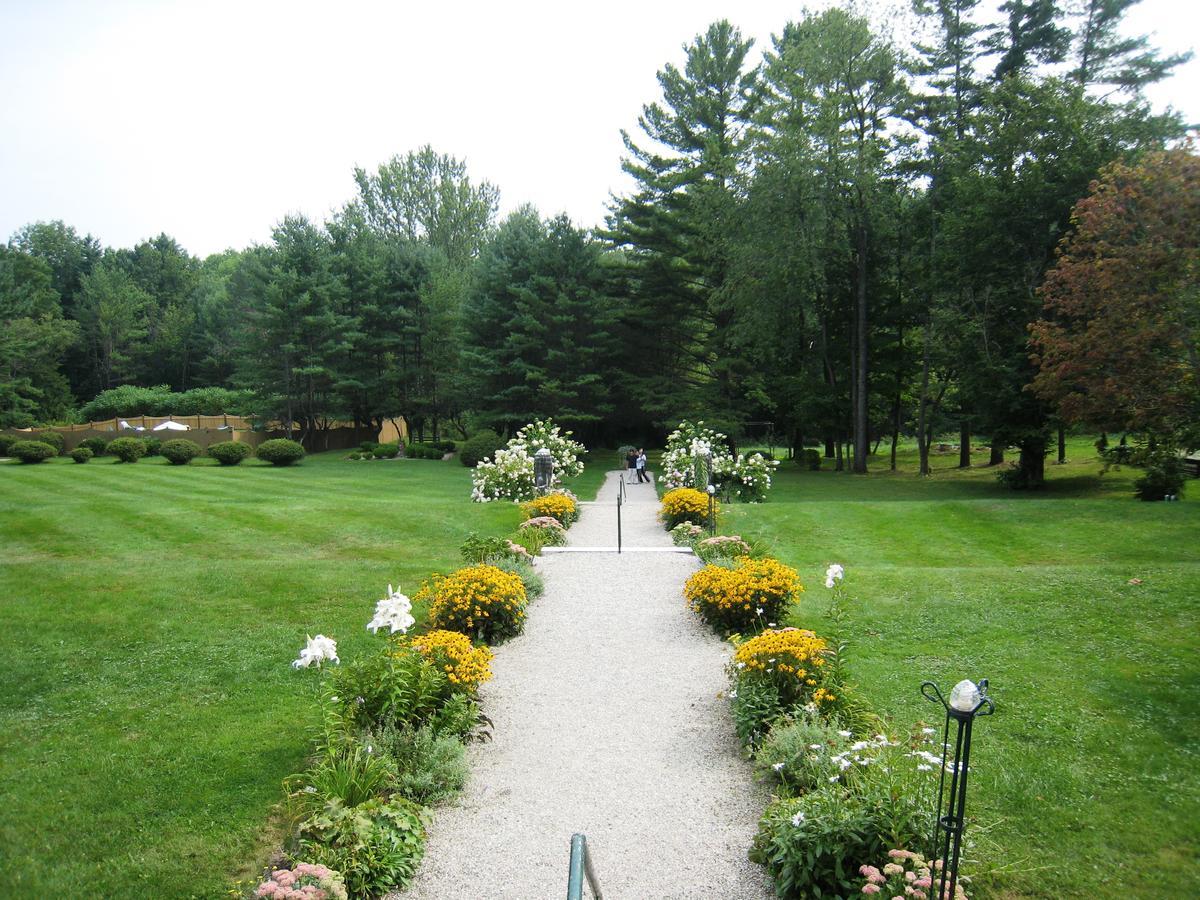 Seven Hills Inn Lenox Exterior photo